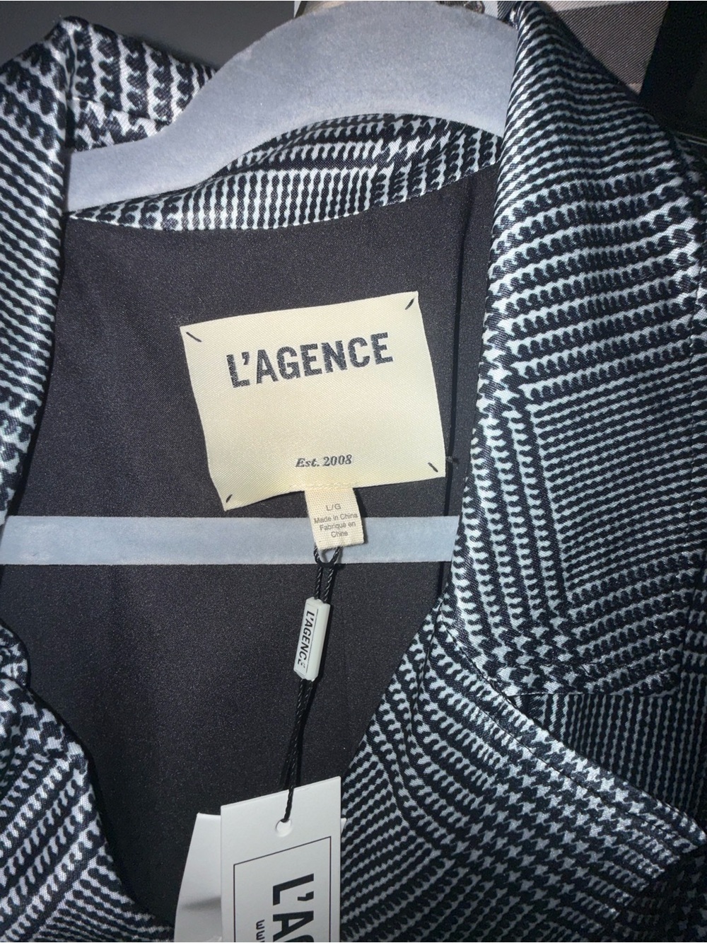 L’AGENCE Moda Houndstooth Plaid Satin Trench Coat Black White NWT Large - Picture 4 of 5